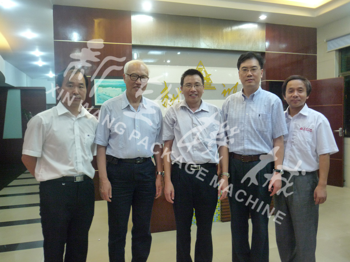 中國(guó)工程院院士段正澄、中國(guó)工程院院士、華中科技大學(xué)黨委書(shū)記邵新宇、廣東省智能機(jī)器人研究院院長(zhǎng)張國(guó)軍一行蒞臨新望公司考察指導(dǎo)